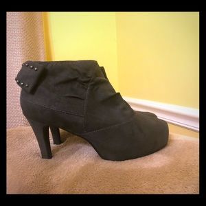 Avenue Gray Bootie